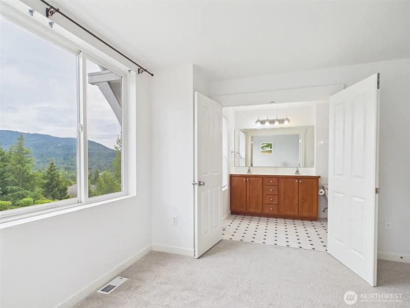 Property photo for 23120 Se Black Nugget Rd Road #a6, Issaquah photo 12