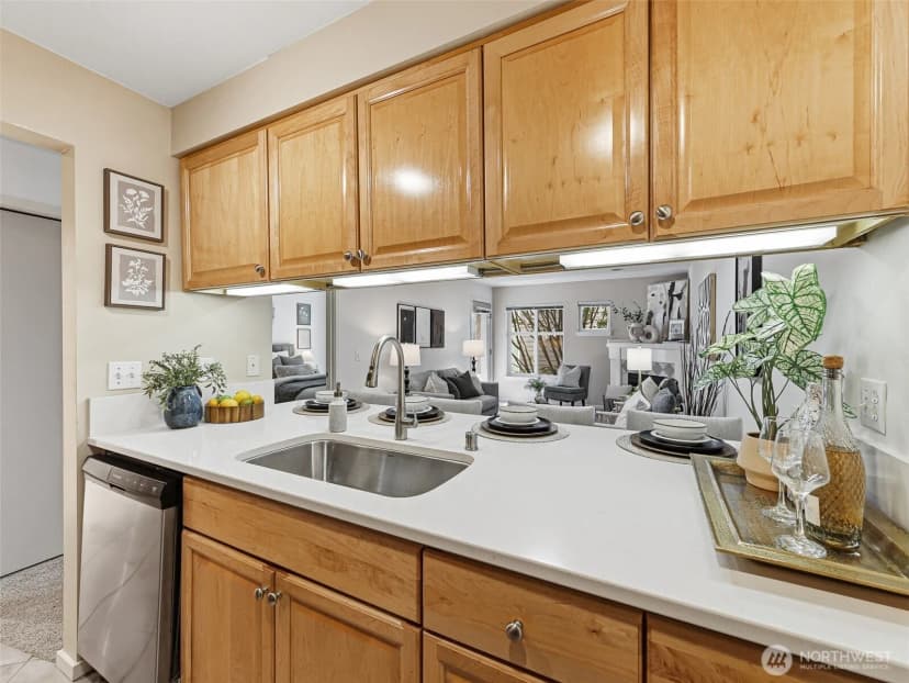 Property photo for 12345 Roosevelt Way Ne #310, Seattle photo 19