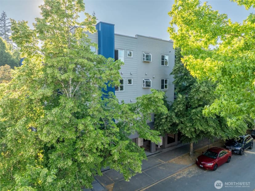 Property photo for 12345 Roosevelt Way Ne #310, Seattle photo 2