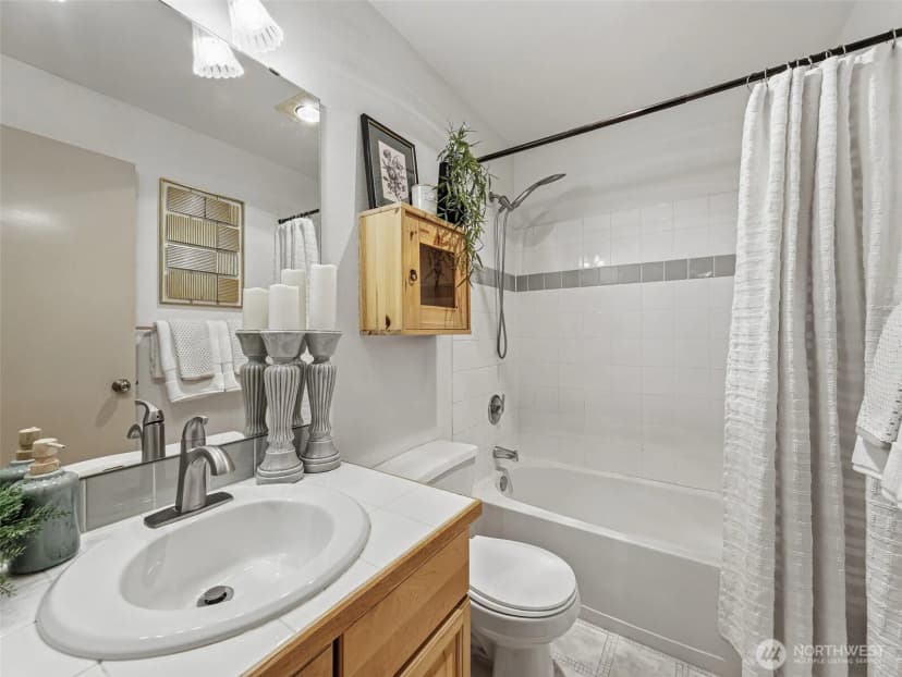 Property photo for 12345 Roosevelt Way Ne #310, Seattle photo 31