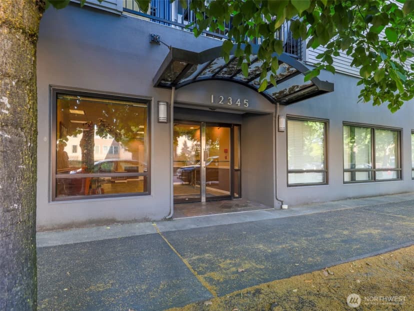 Property photo for 12345 Roosevelt Way Ne #310, Seattle photo 5