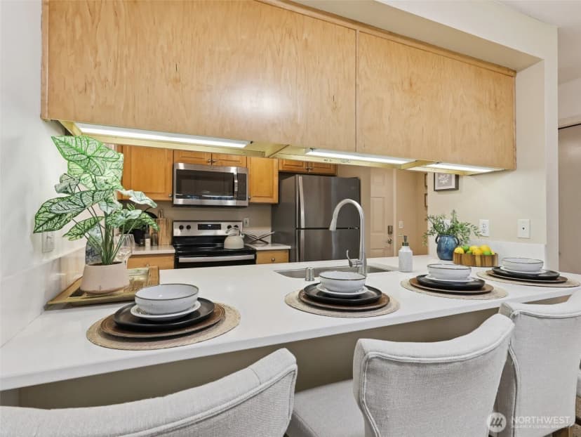 Property photo for 12345 Roosevelt Way Ne #310, Seattle photo 17