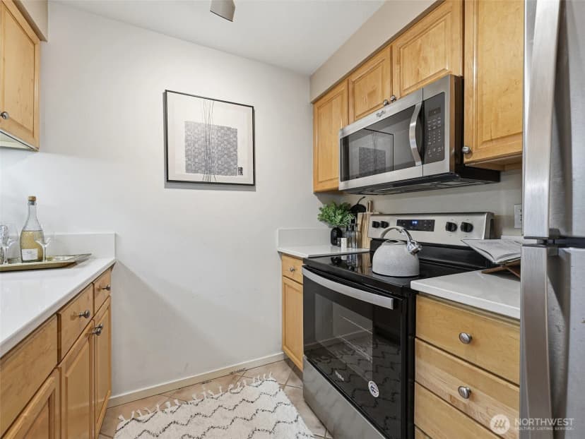 Property photo for 12345 Roosevelt Way Ne #310, Seattle photo 21