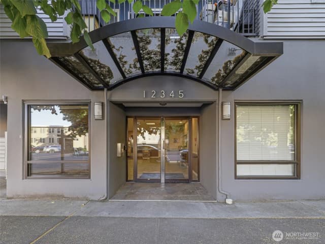 Property photo for 12345 Roosevelt Way Ne #310, Seattle photo 4