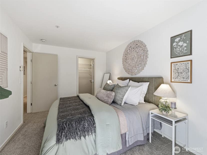 Property photo for 12345 Roosevelt Way Ne #310, Seattle photo 25