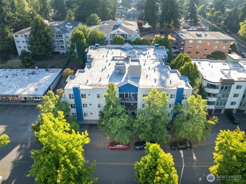 Property photo for 12345 Roosevelt Way Ne #310, Seattle photo 39