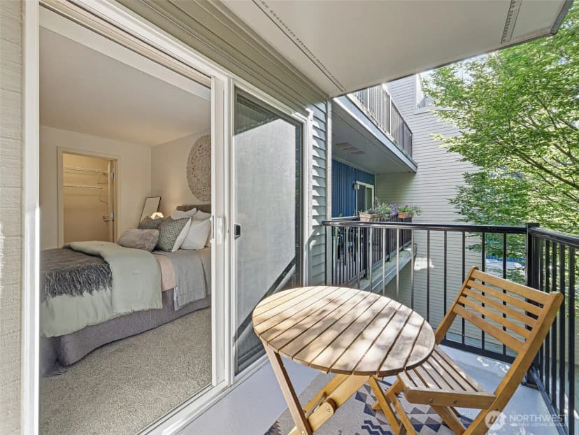 Property photo for 12345 Roosevelt Way Ne #310, Seattle photo 28