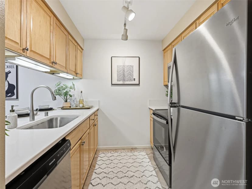 Property photo for 12345 Roosevelt Way Ne #310, Seattle photo 18