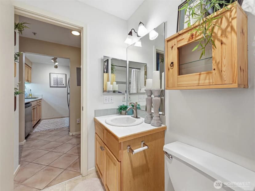 Property photo for 12345 Roosevelt Way Ne #310, Seattle photo 32