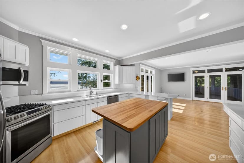 Property photo for 8651 Turners Bay Place, Anacortes photo 11