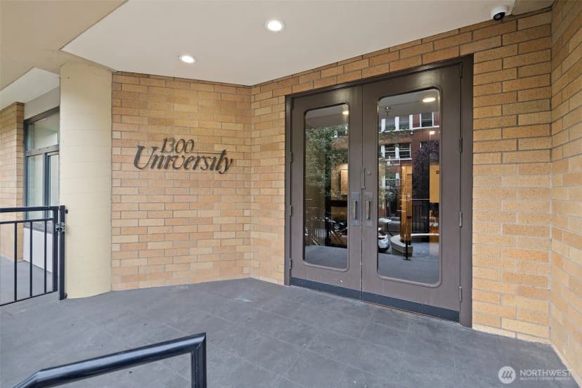 Property photo for 1300 University Street #4c, Seattle photo 18