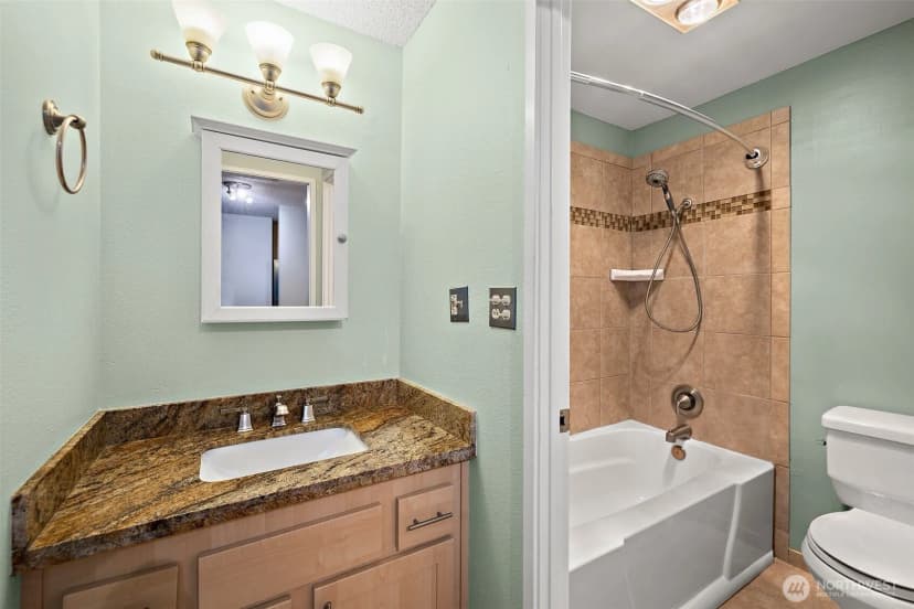 Property photo for 1300 University Street #4c, Seattle photo 12