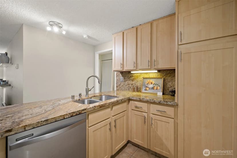 Property photo for 1300 University Street #4c, Seattle photo 6