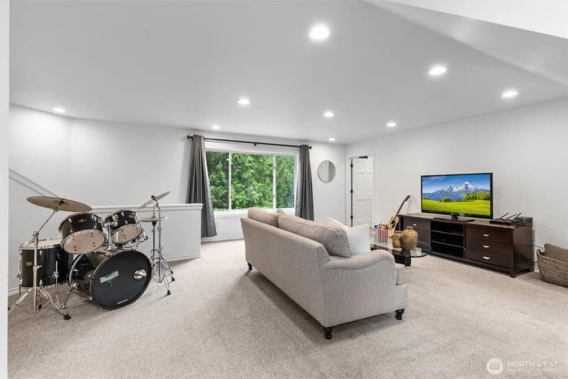 Property photo for 1017 221st Avenue Se, Sammamish photo 33