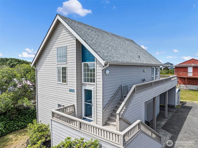 Property photo for 885 Ocean Shores Boulevard Sw, Ocean Shores