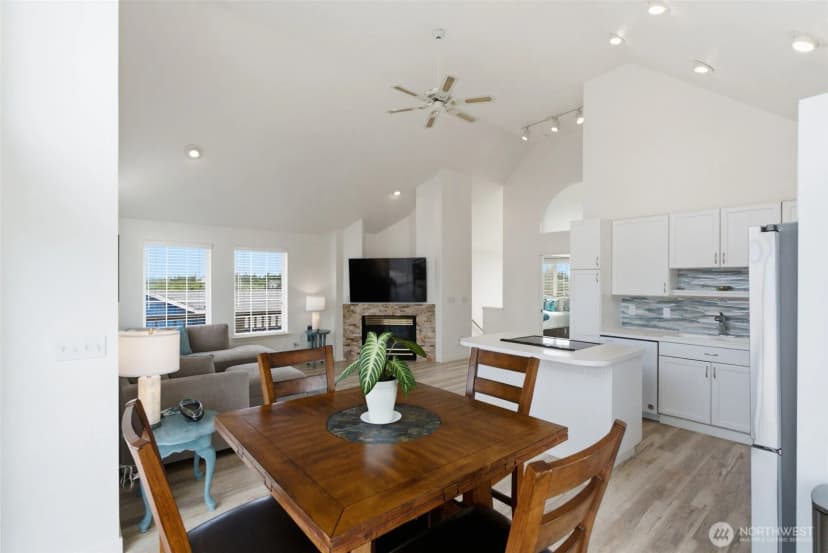 Property photo for 885 Ocean Shores Boulevard Sw, Ocean Shores photo 9