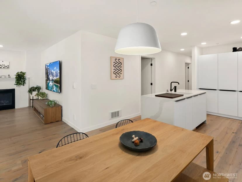 Property photo for 1029 Belmont Avenue E #305, Seattle photo 9