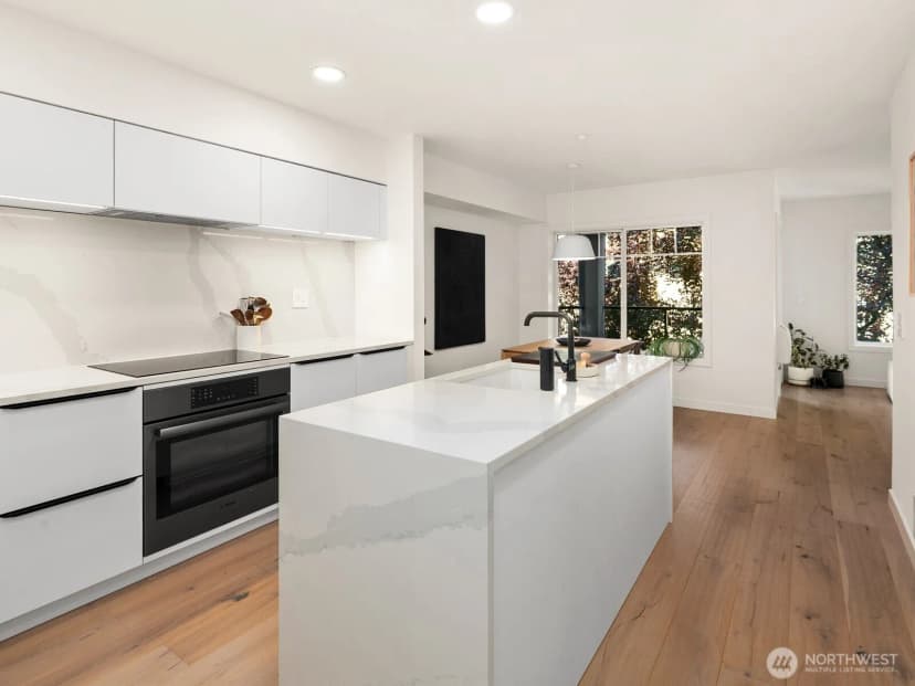 Property photo for 1029 Belmont Avenue E #305, Seattle photo 12