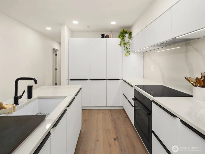 Property photo for 1029 Belmont Avenue E #305, Seattle photo 14