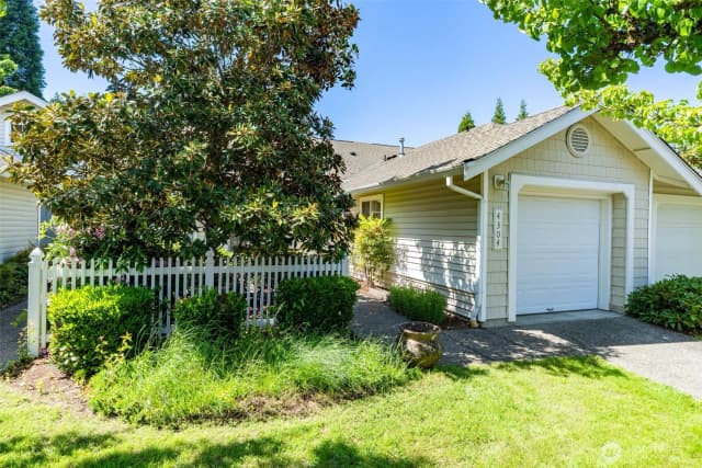 Property photo for 4304 S 220th Place, Kent photo 3