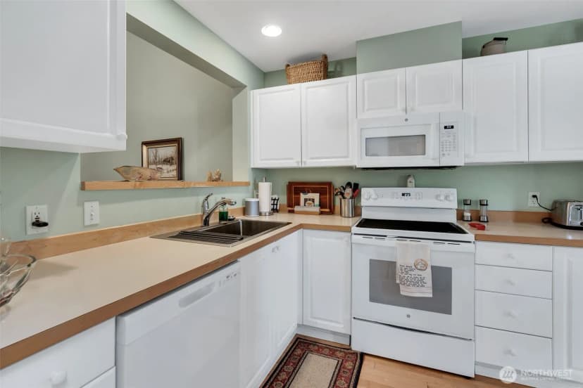 Property photo for 4304 S 220th Place, Kent photo 16
