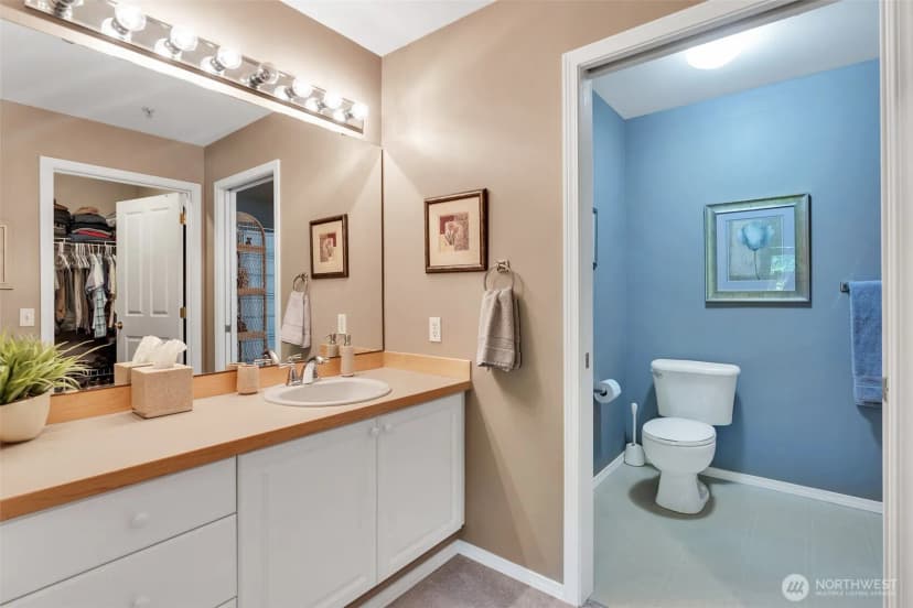Property photo for 4304 S 220th Place, Kent photo 23