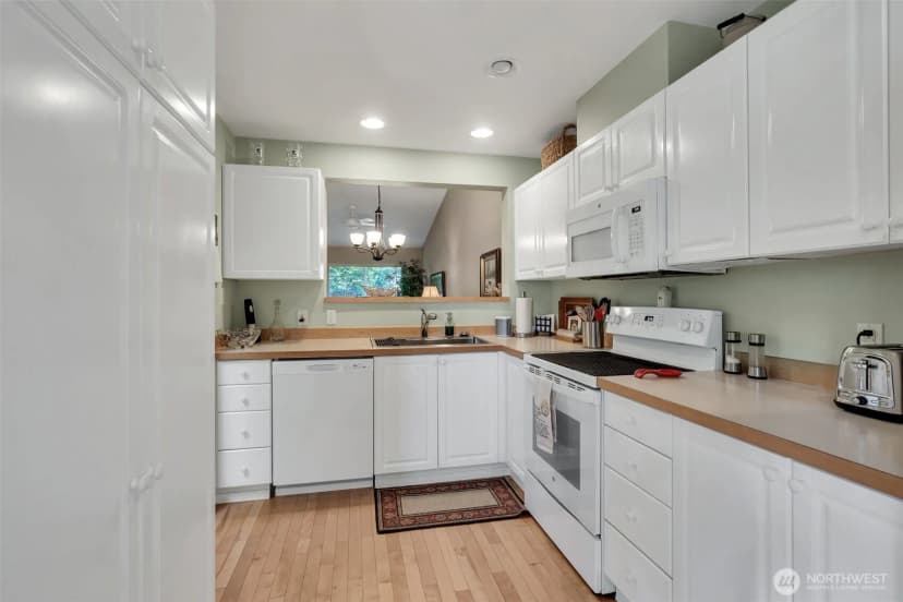 Property photo for 4304 S 220th Place, Kent photo 17