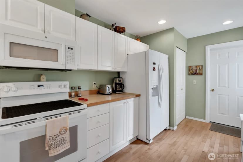 Property photo for 4304 S 220th Place, Kent photo 18