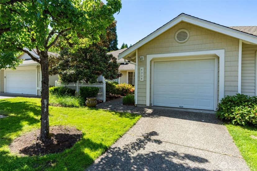 Property photo for 4304 S 220th Place, Kent photo 2