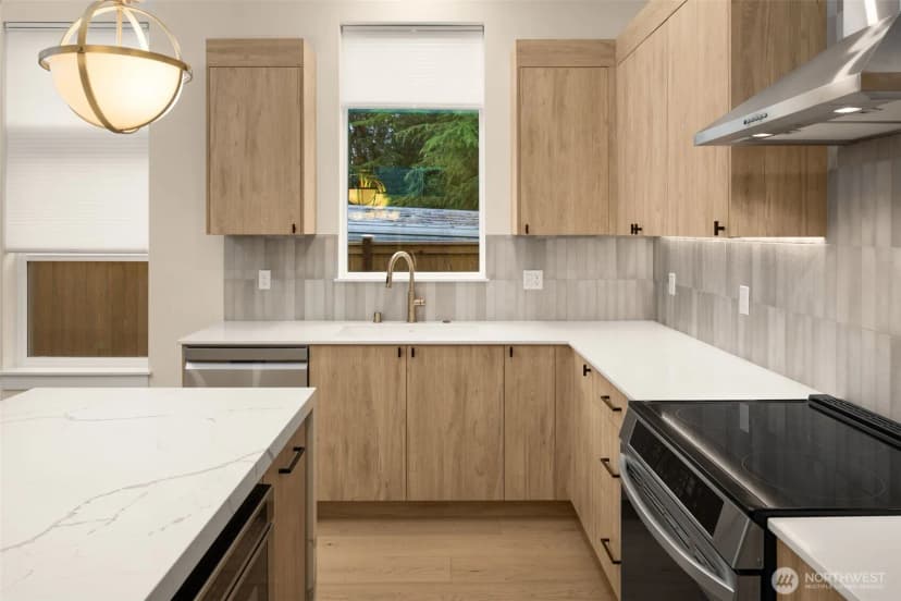 Property photo for 8409 Ne 137th Street, Kirkland photo 11