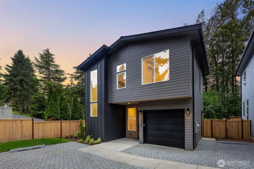 Property photo for 8409 Ne 137th Street, Kirkland photo 3