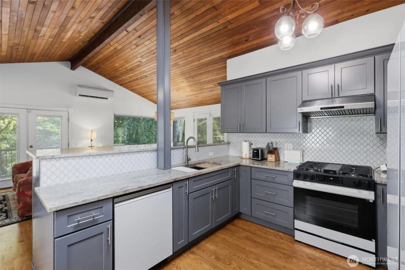 Property photo for 20425 Little Bearcreek Road, Woodinville photo 8