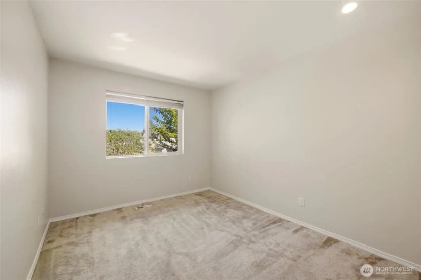 Property photo for 630 Se 67th Lane Se, Auburn photo 14