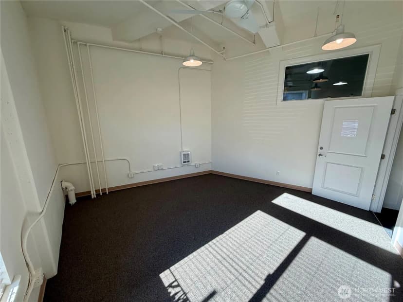 Property photo for 4752 41st Avenue Sw #a, Seattle photo 28
