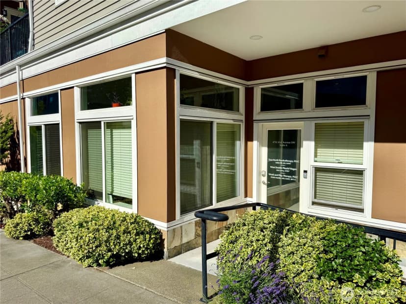 Property photo for 4752 41st Avenue Sw #a, Seattle photo 2
