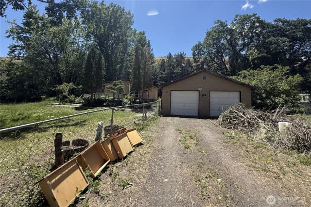 Property photo for 20 E Tampico Park Road, Yakima