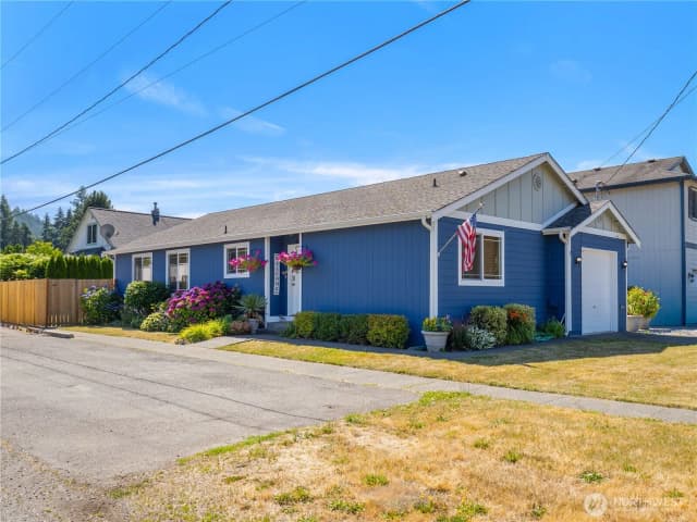 Property photo for 402 Factory Street Se, Orting