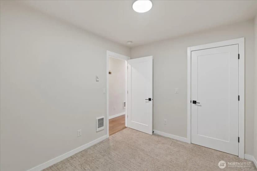 Property photo for 911 Ne 70th Street #c, Seattle photo 8