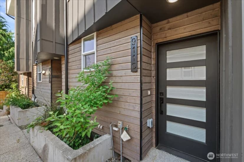 Property photo for 911 Ne 70th Street #c, Seattle