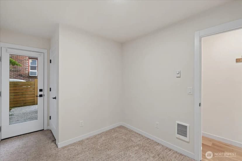 Property photo for 911 Ne 70th Street #c, Seattle photo 9