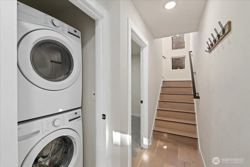 Property photo for 911 Ne 70th Street #c, Seattle photo 5
