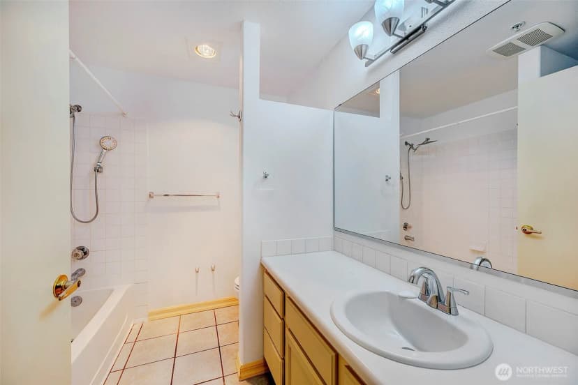 Property photo for 1001 W Casino Road #a103, Everett photo 6