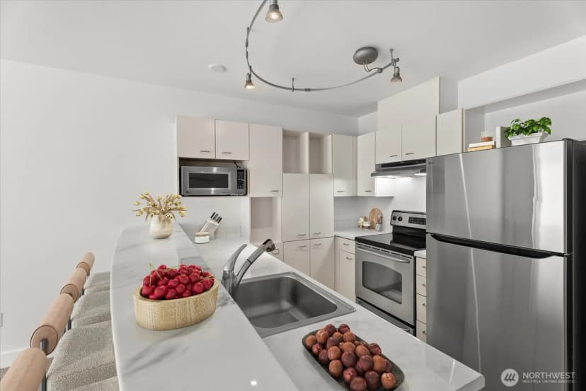 Property photo for 2440 Western Avenue #517, Seattle photo 8