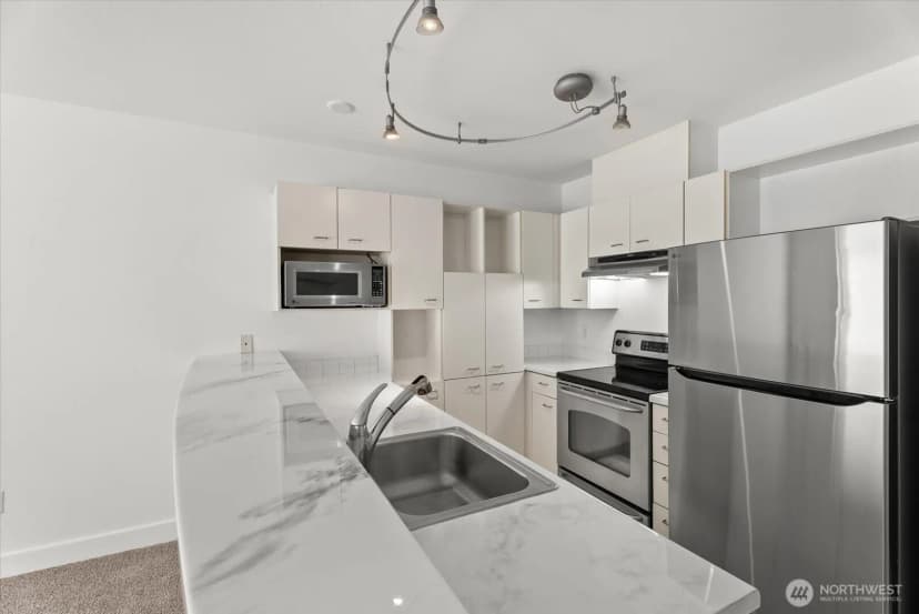 Property photo for 2440 Western Avenue #517, Seattle photo 9