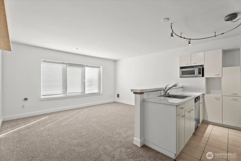 Property photo for 2440 Western Avenue #517, Seattle photo 10