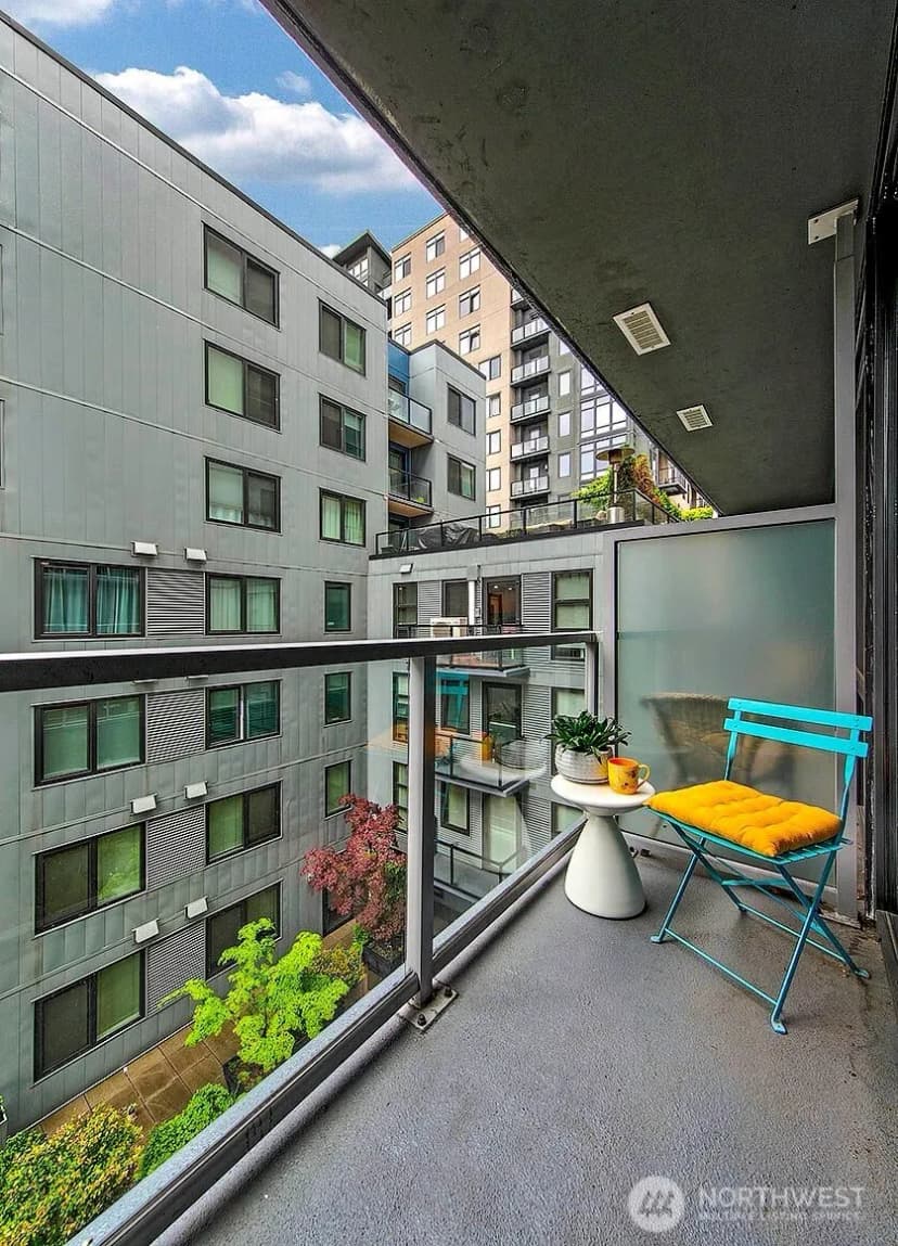 Property photo for 76 Cedar Street #603, Seattle photo 4