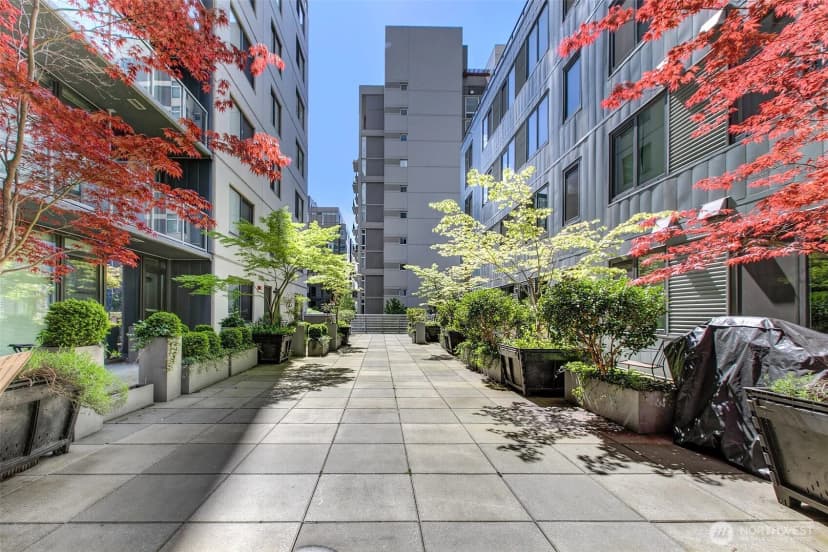 Property photo for 76 Cedar Street #603, Seattle photo 3