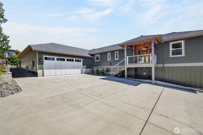 Property photo for 3007 Meridian Court, Anacortes photo 8