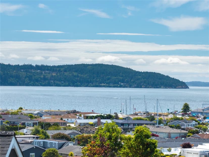 Property photo for 3007 Meridian Court, Anacortes photo 7