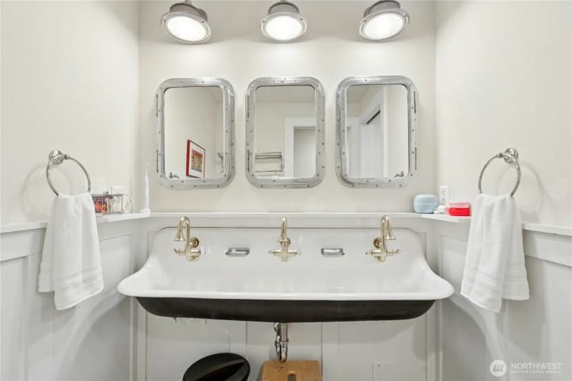 Property photo for 1171 Sycamore Drive Se, Issaquah photo 25